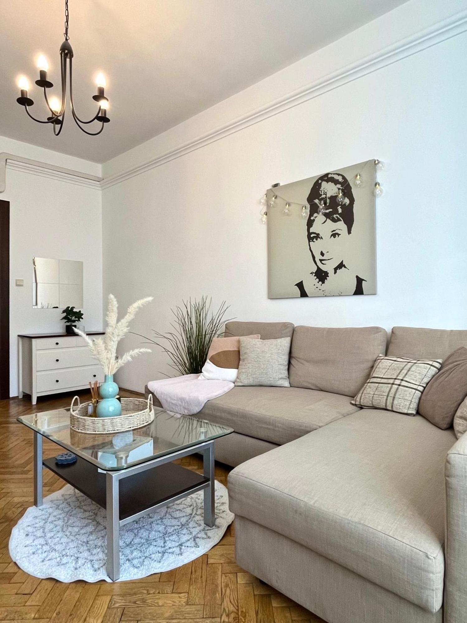 Audrey Hepburn Apartment Old Town Air Conditioned Bratislava Exterior photo