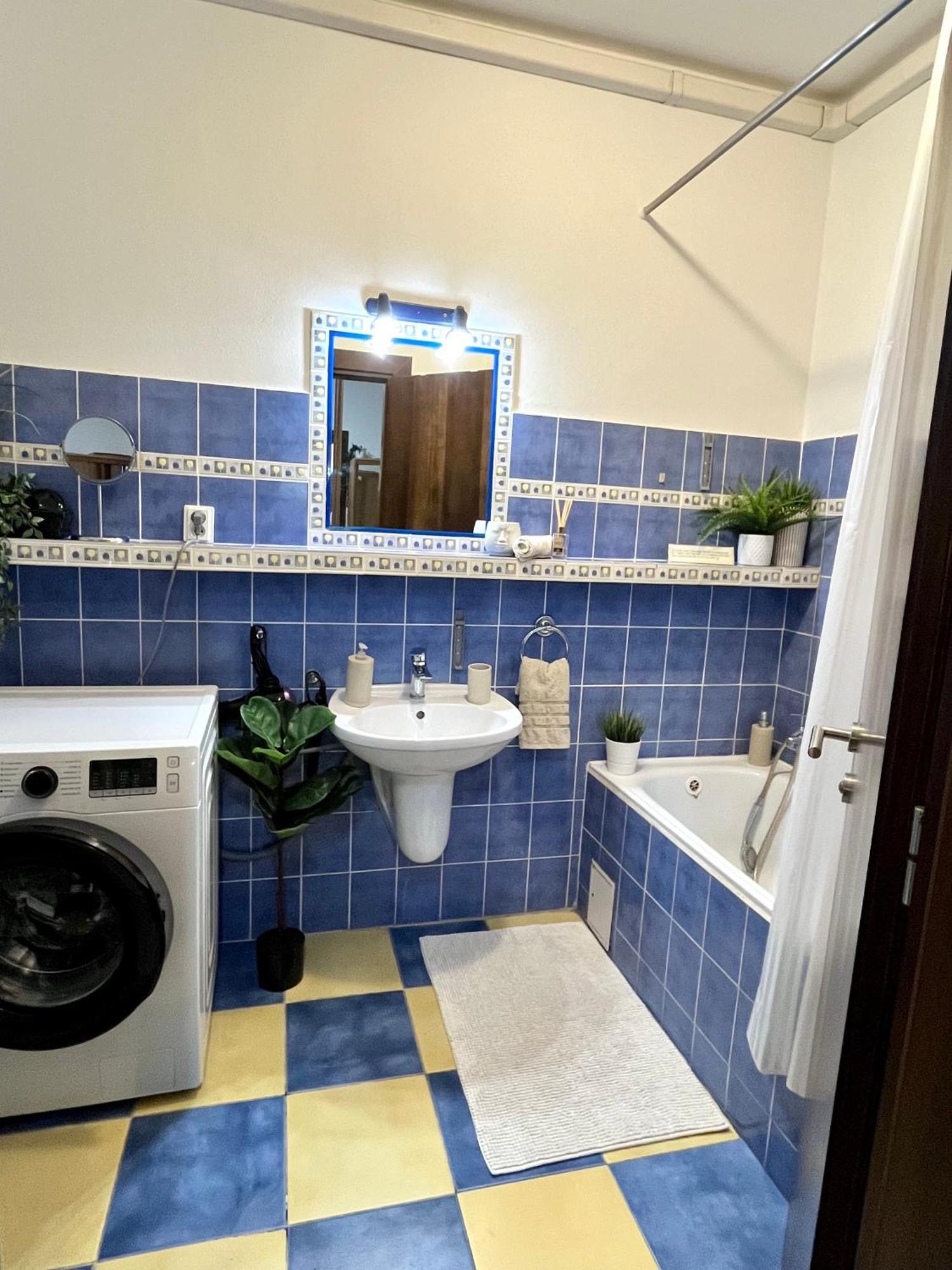 Audrey Hepburn Apartment Old Town Air Conditioned Bratislava Exterior photo